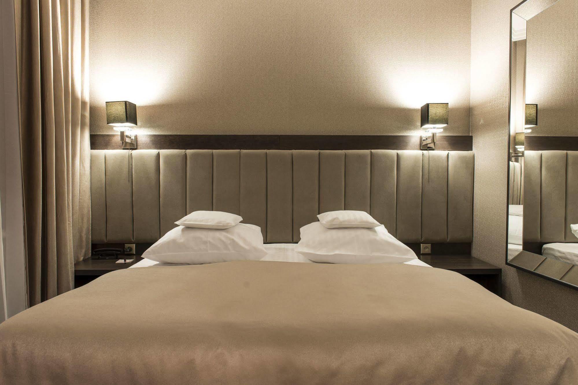 Hotel Europa Kalisz  Bagian luar foto