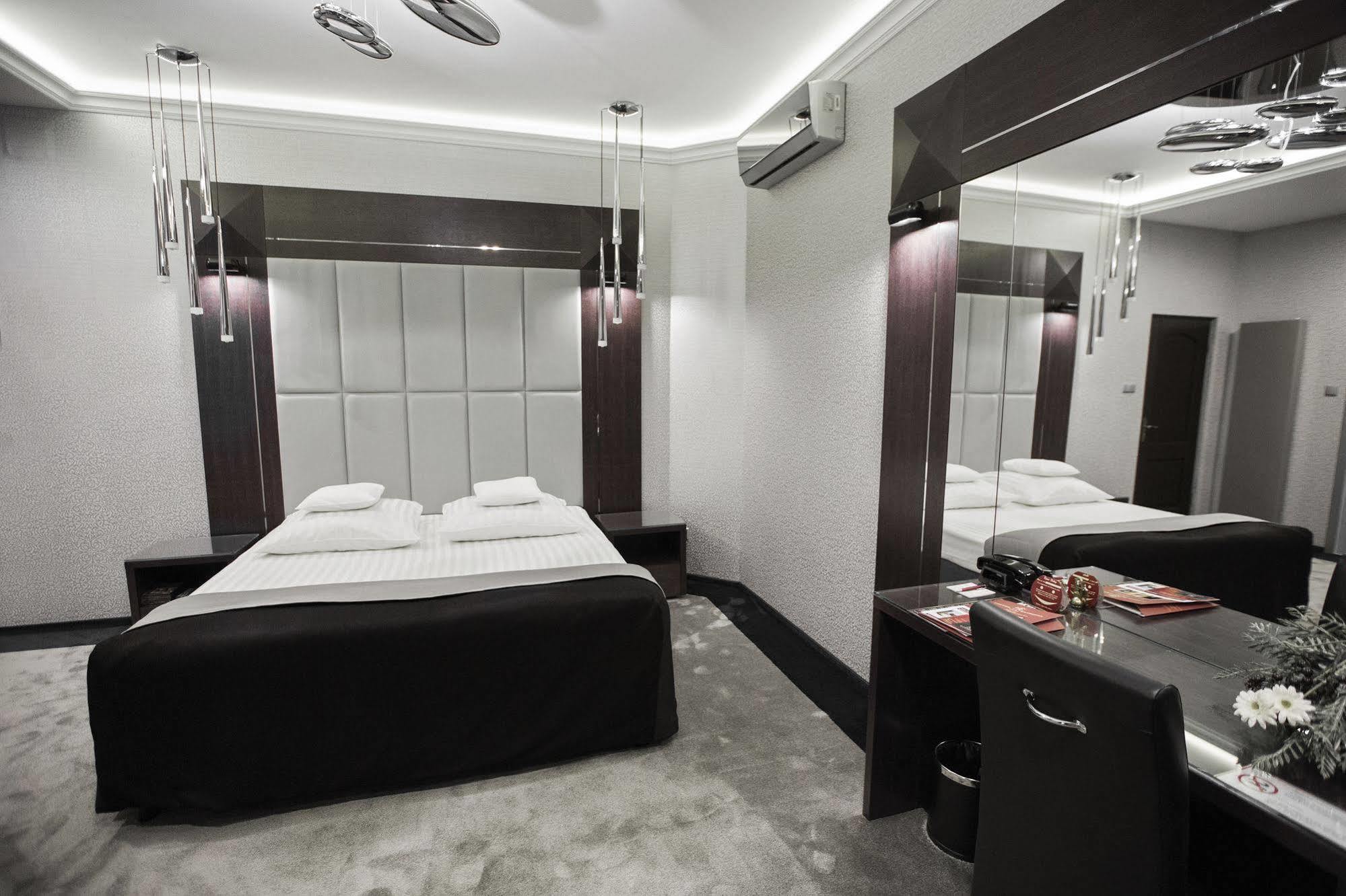Hotel Europa Kalisz  Bagian luar foto