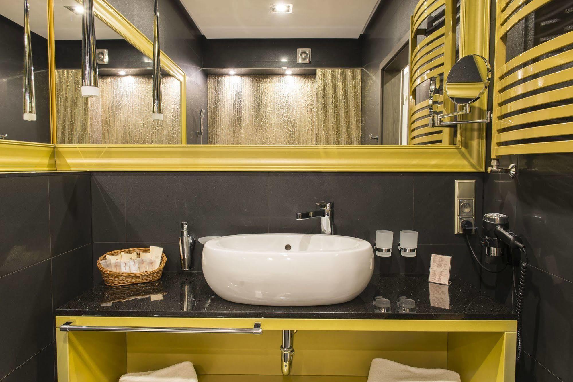 Hotel Europa Kalisz  Bagian luar foto