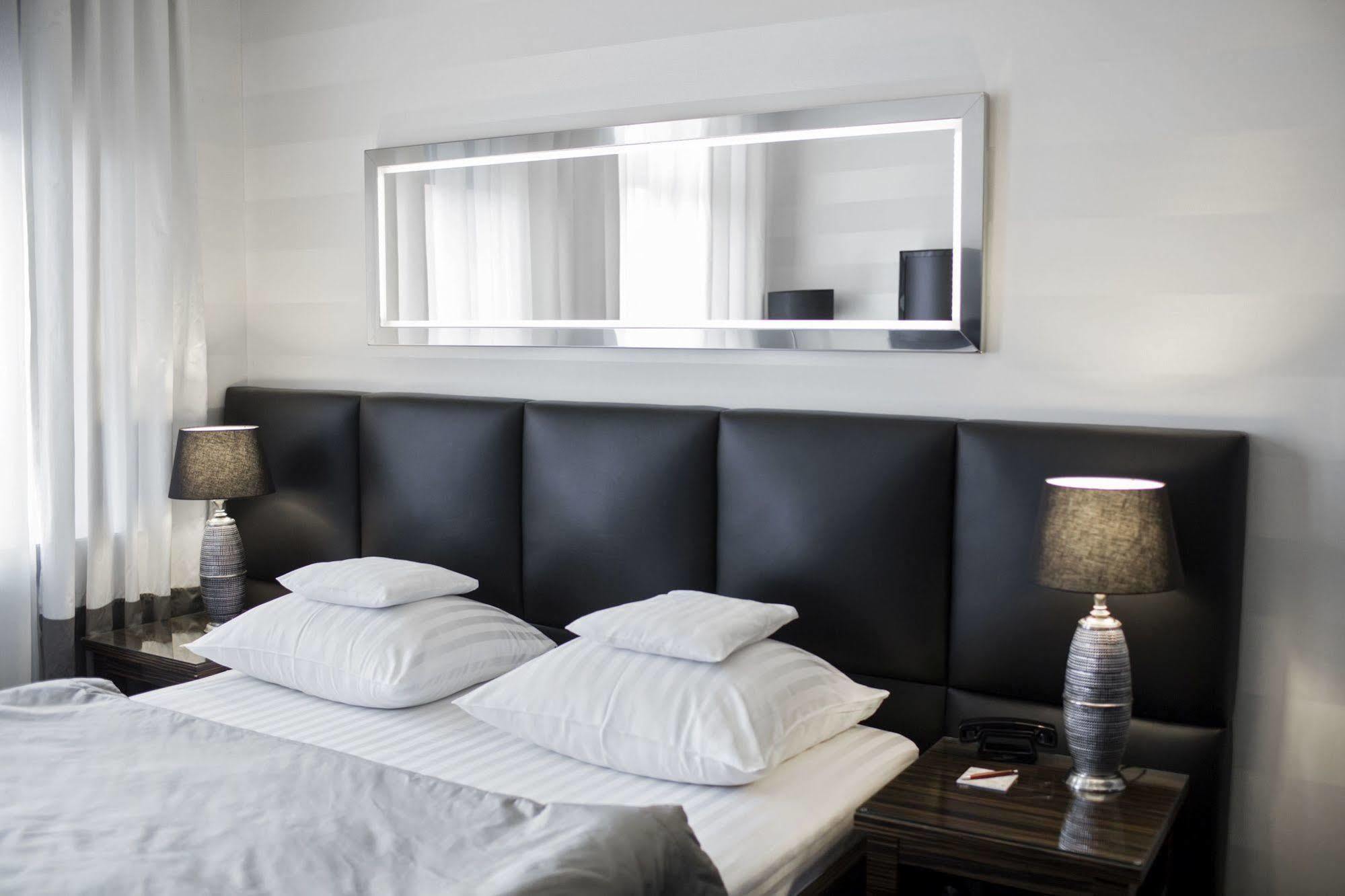 Hotel Europa Kalisz  Bagian luar foto